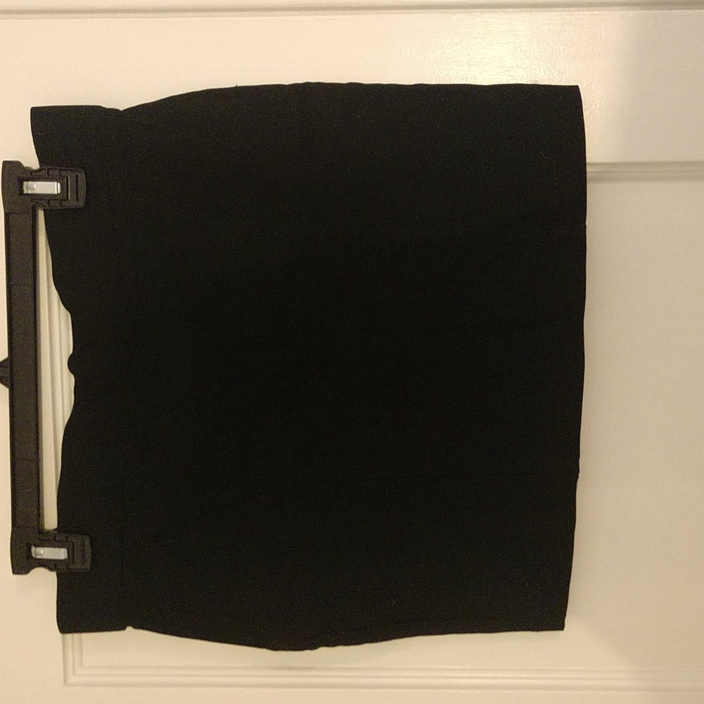 P2 black mini skirt - Picture 2 of 3